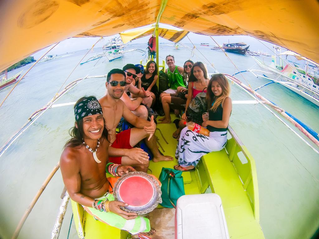 Jeepney Hostel And Kite Resort Balabag  Extérieur photo
