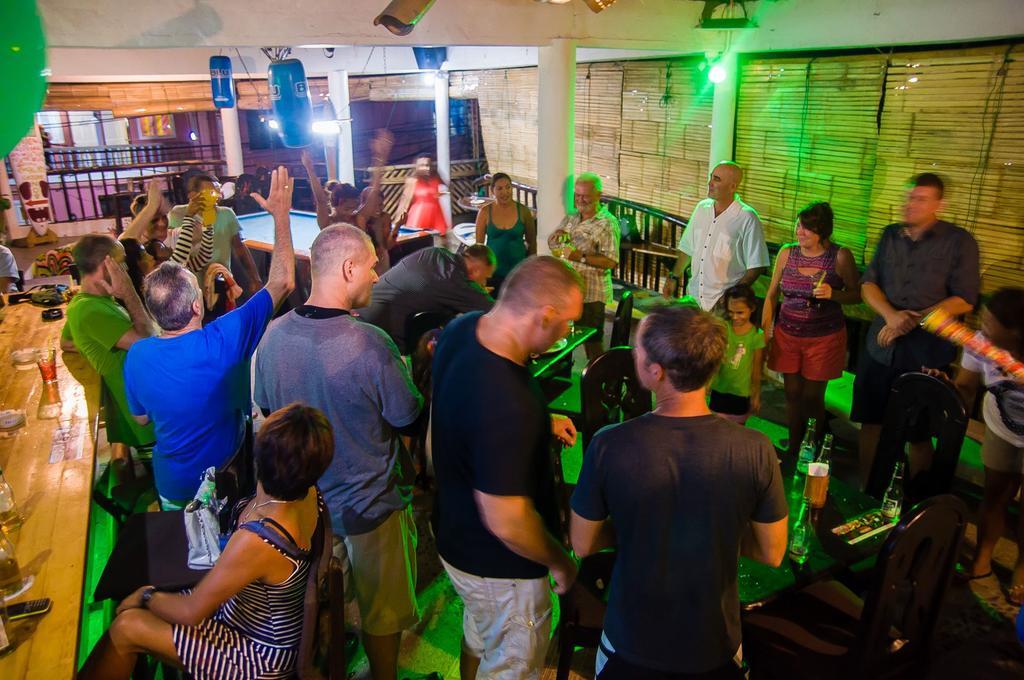 Jeepney Hostel And Kite Resort Balabag  Extérieur photo