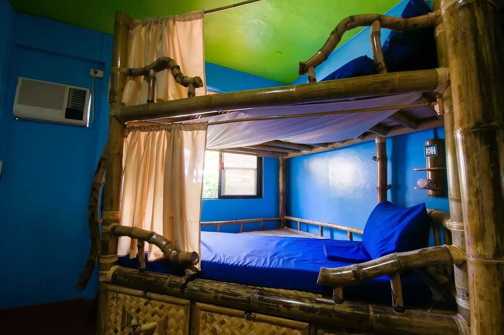 Jeepney Hostel And Kite Resort Balabag  Extérieur photo